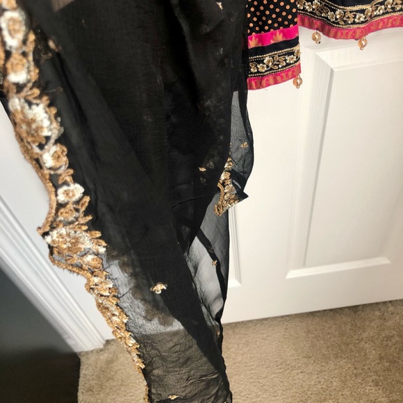 Pakistani branded formal 3 piece - Picture 12 of 14